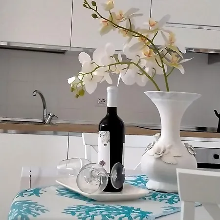 Soleil Con Piscina E Campo Da Tennis Condominiale