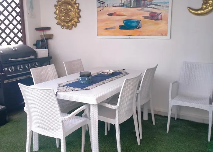 Soleil Con Piscina E Campo Da Tennis Condominiale