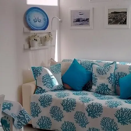 Con Piscina E Campo Da Tennis Condominiale