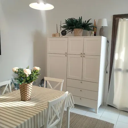 Con Piscina E Campo Da Tennis Condominiale *