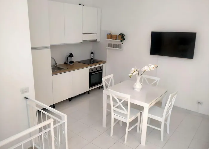 Soleil Con Piscina E Campo Da Tennis Condominiale Вилласимиус